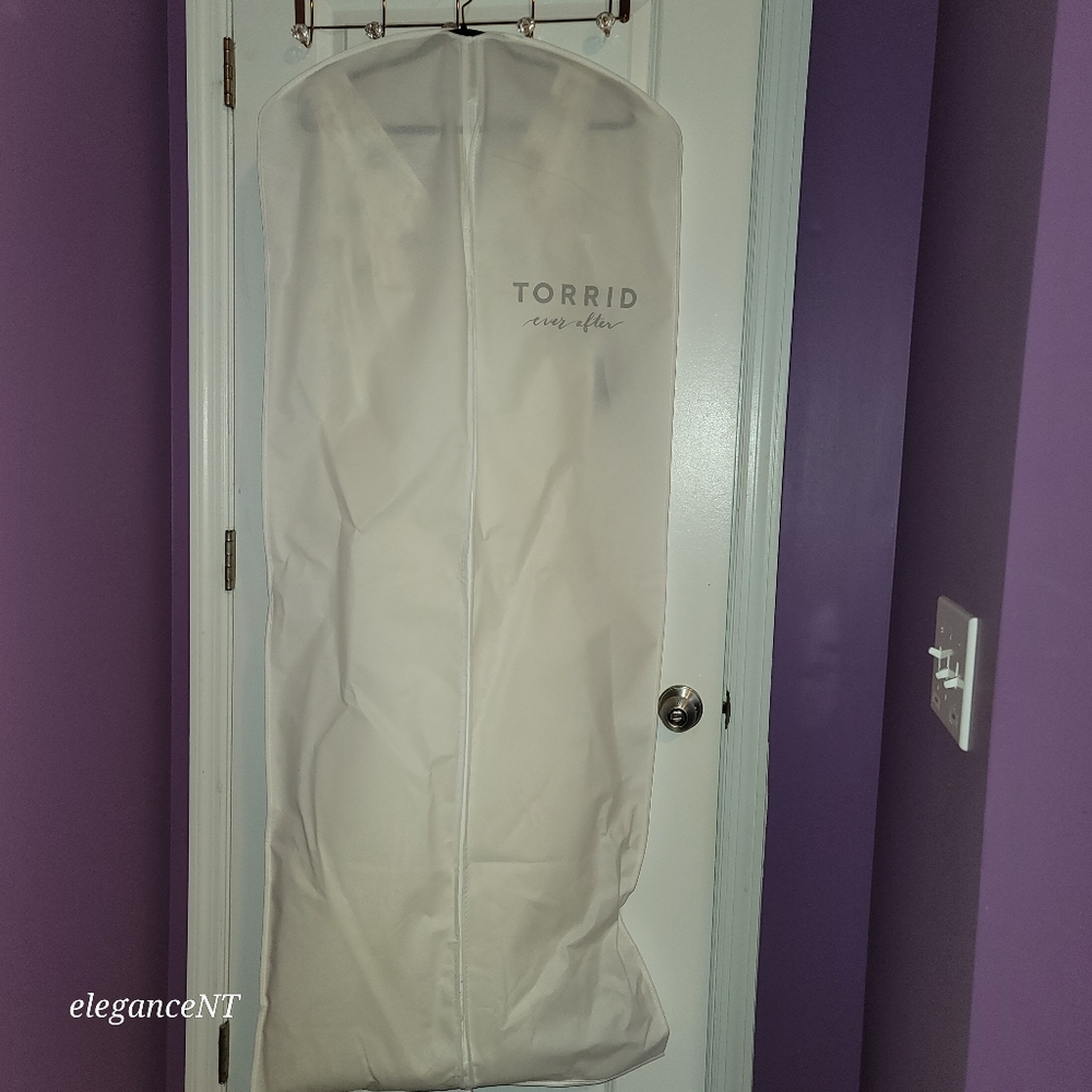 Torrid Ivory Lace Beaded Sleeveless Mermaid Wedding Dress with Train Sz: 14 NWT - Picture 5 of 16